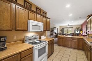 Full Kitchen