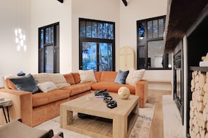 1.1-kayenta-lodge-mountain-village-living-room2
