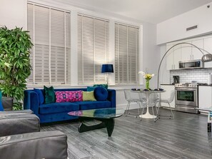 Living/dining area