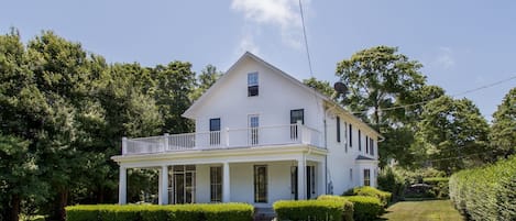 Whole house w 3900 sqft living area