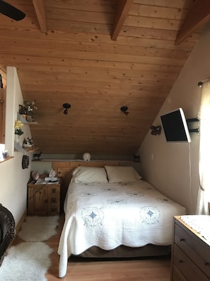 Queen bed with comfortable mattress