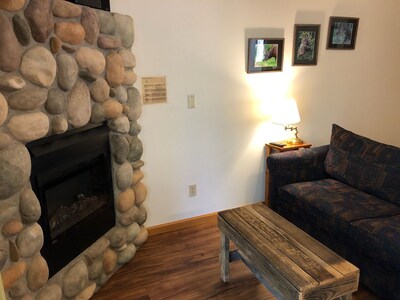 New to Vrbo: Riverfront Condo #1 w/patio, 1blk to town, Wifi, 40min WinterPark