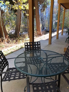 New to Vrbo: Riverfront Condo #1 w/patio, 1blk to town, Wifi, 40min WinterPark