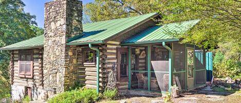 Arden Vacation Rental | Private Cabin | 2BR | 2BA | Step-Free Access