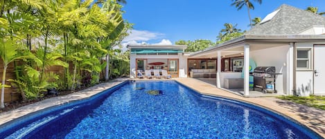 View back towards the primary and covered lanai