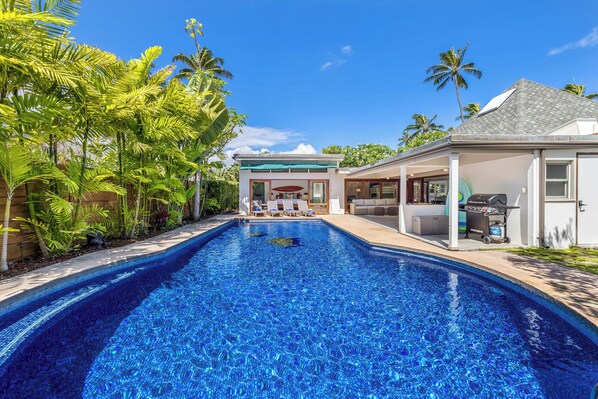 View back towards the primary and covered lanai