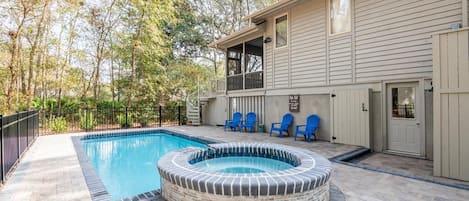 6 Pender - Pool and Spa