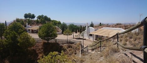 EXTERIOR COMPLEJO APARTAMENTOS MIRADOR DEL NEGRATIN GEOPARQUE GRANADA UNESCO