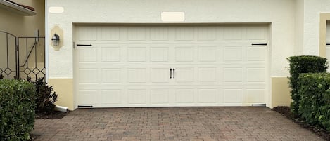 Driveway leading to a 2.5 car garage