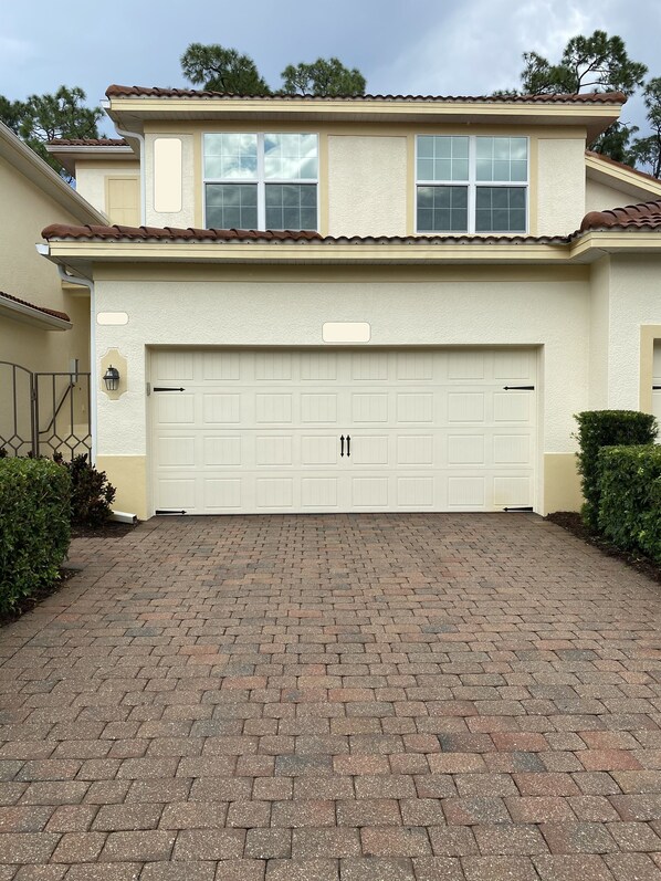 Driveway leading to a 2.5 car garage