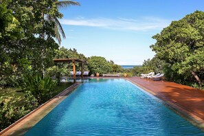 Pool view,Sea view