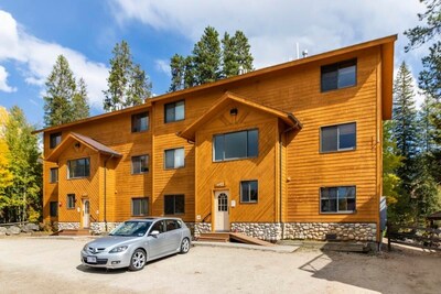 New to Vrbo: Riverfront condo #3 w/ patio, 1block to town,Wifi,20 min ski granby