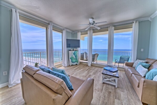 Panoramic Living Room Views