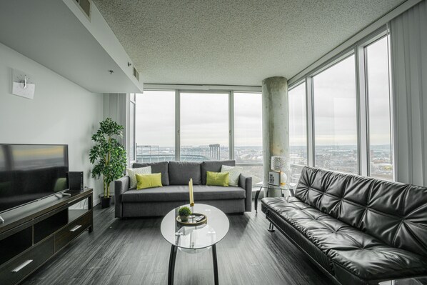 Couch, Furniture, Living Room, Indoors, Room
