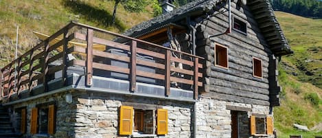 Haus, Eigentum, Gebäude, Hütte, Berg, Zuhause, Bauernhaus, Ländliches Gebiet, Blockhaus, Dach