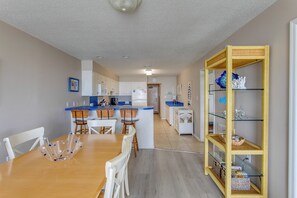 Main Living Area | Central Air Conditioning | Free Wireless Internet
