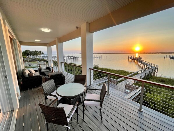 Luxury House Rental with Pier and Dock - New Deck and Railing