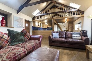 Foxglove - Luxurious Barn Conversion - Blossom  Farm (1153)