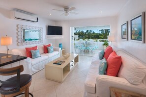 Glitter Bay Estate 310-Coral Isle: Living Room