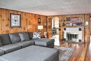 Living Room | Decorative Fireplace