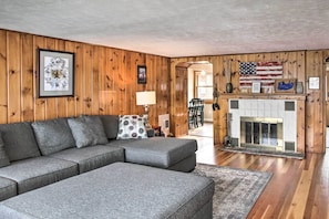 Living Room | Decorative Fireplace