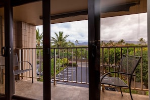 Kaleialoha 403 lanai1