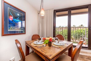 Kaleialoha 403 dining room1