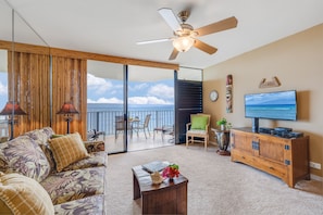 Kahana Reef 221 living room1