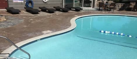 Pool & 2 hot tubs (Summer season only)