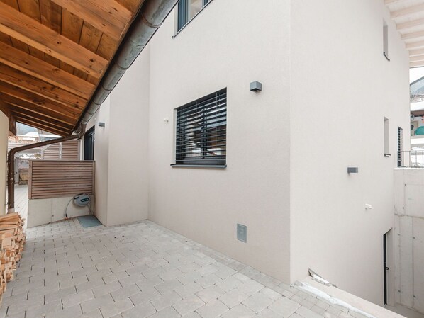 Daytime, Building, Window, Wood, Floor, Wall, Real Estate, Flooring, Facade