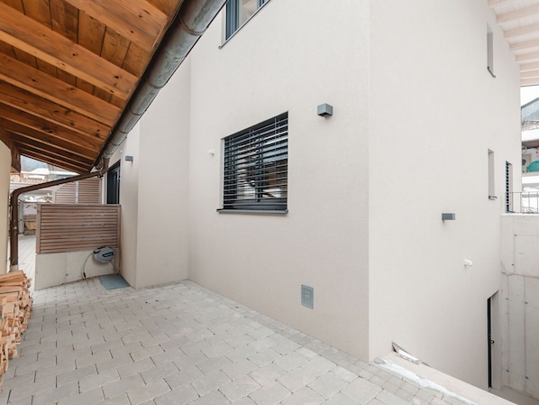 Daytime, Building, Window, Wood, Floor, Wall, Real Estate, Flooring, Facade