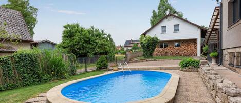 Water, Sky, Plant, Daytime, Property, Building, Cloud, Window, Swimming Pool, Tree