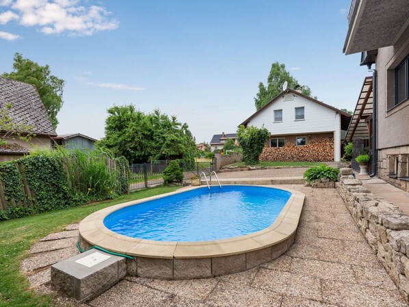 Water, Sky, Plant, Daytime, Property, Building, Cloud, Window, Swimming Pool, Tree