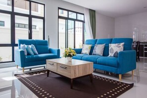 Ground floor: Relax in our living area with 40" TV - with Air conditioning 
