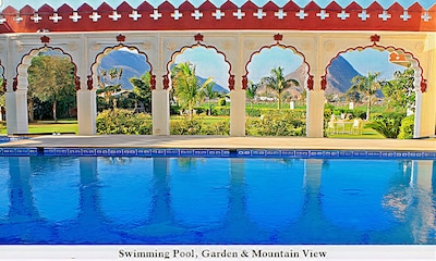 Deluxe Room @ Resorts in Pushkar Close to Lake and Market 