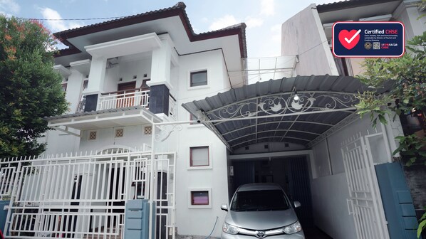 Property building, Facade/entrance, Location, Quiet street view