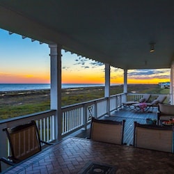 Gorgeous Views from Beachfront Covered Deck