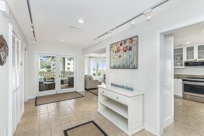 Entryway, Tidewater 101I, Isle of Palms, SC | IOP Escapes