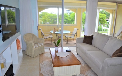 Charming Marco Condo, Directly across from Public beach access and JW Hotel!