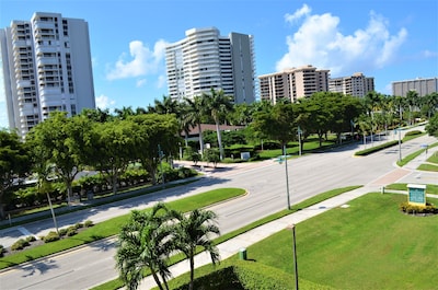 Charming Marco Condo, Directly across from Public beach access and JW Hotel!