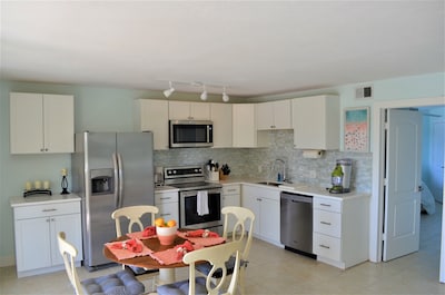 Charming Marco Condo, Directly across from Public beach access and JW Hotel!