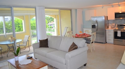 Charming Marco Condo, Directly across from Public beach access and JW Hotel!