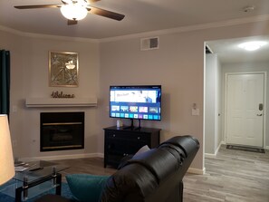 Living Room w/ Gas Fireplace