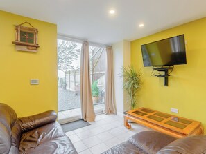 Living area | Dutch Barn Two - Ymwlch Barns, Ymwlch, near Porthmadog