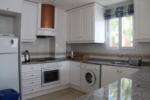 Fully Fitted kitchen with all modcon's