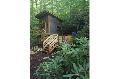 Camp Bigfun: Tiny Treehouse Cabin 