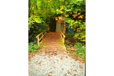 Camp Bigfun: Tiny Treehouse Cabin 