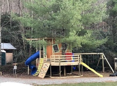 Camp Bigfun: Tiny Treehouse Cabin 