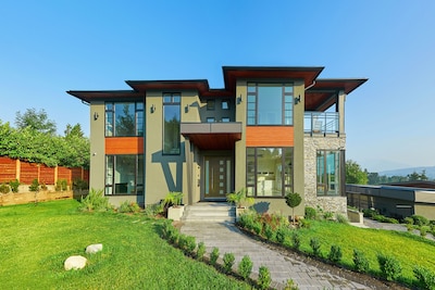 The Chateau - New, Modern & Luxurious 7BR house