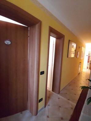 Interni